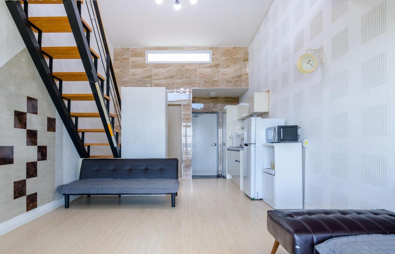Jeju Turning Point Pension Seogwipo Exterior photo