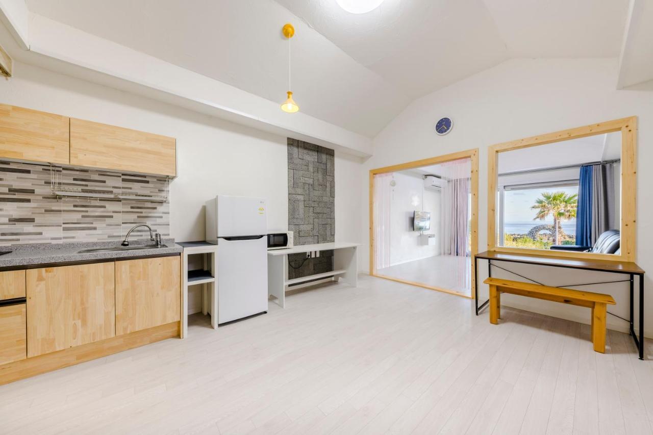 Jeju Turning Point Pension Seogwipo Exterior photo